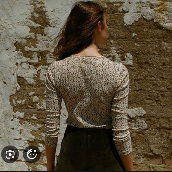 Doen Annie Tee in Windswept Dahlia - Picture 9 of 9